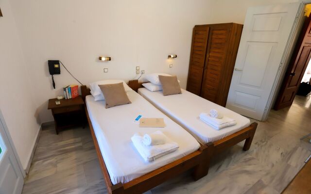 Bastas Hotel & Studios