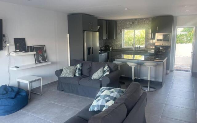 Spacious Villa. Large Rooftop. 4 Bedroom Sleeps 8