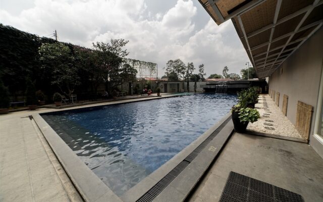 Homey and Tranquil 2BR Apartment at Galeri Ciumbuleuit 2