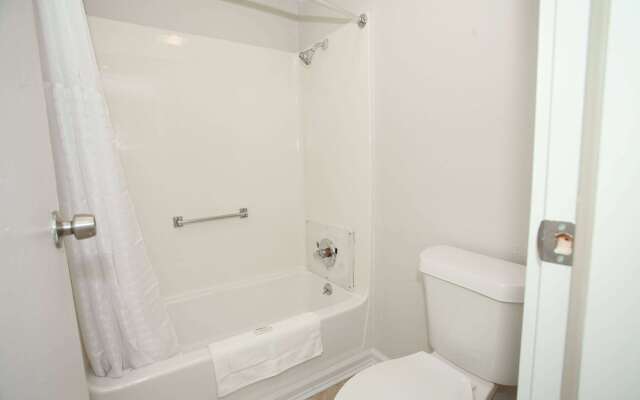 Travelodge by Wyndham Macon West