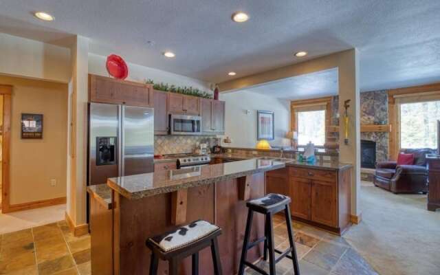 Private Family Friendly 2 Bedroom Townhome Located in East Keystone With Access to Free Shuttle Service