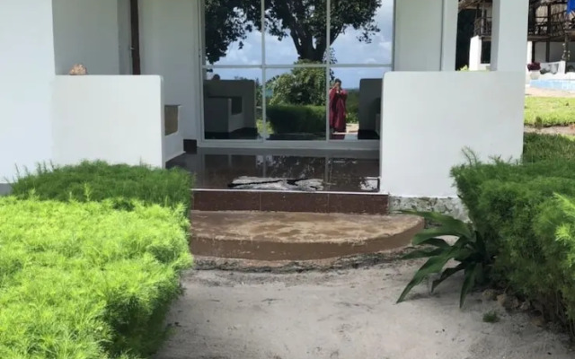 Sea Front Mafia Lodge