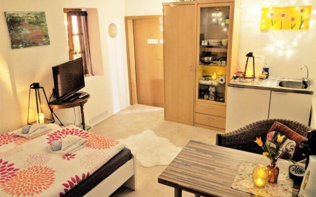 Idyllische Erholung - Sauna, Garten, Pool & Fluss - Zi1