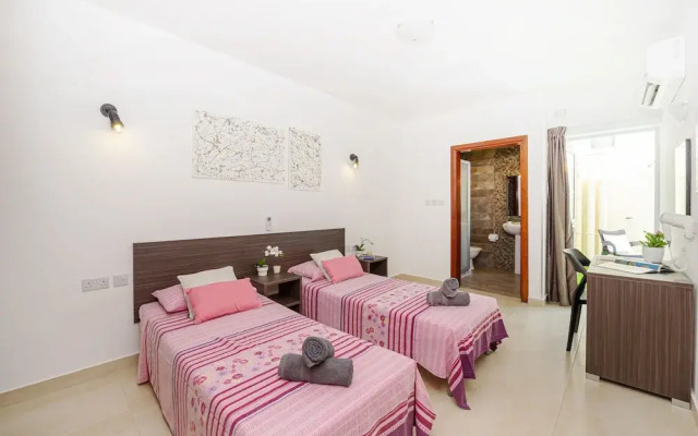Summer Breeze Maisonette with Terrace by Getaways Malta