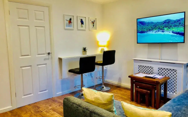 Fountain View 1BR Flat-Free Parking
