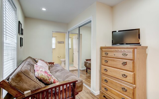 Charming Home Near Harbor&stadiums W/2carparking