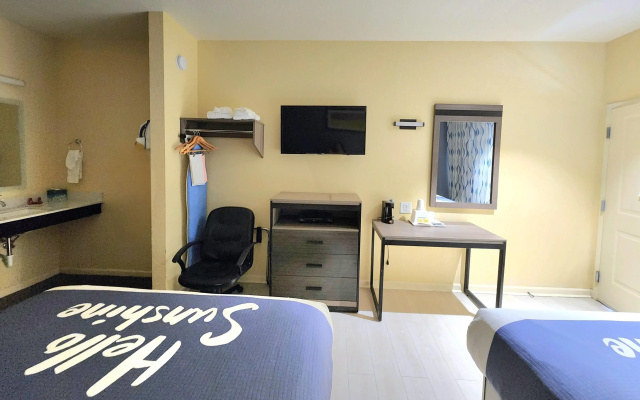 Days Inn by Wyndham Freeport