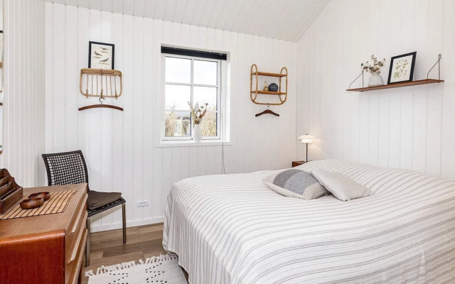 6 Person Holiday Home in Logstor