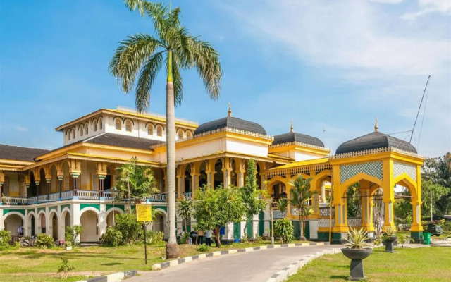 RedDoorz Plus near Universitas Sumatera Utara