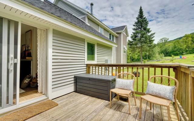 Ski-in/ski-out Magic Mountain Condo w/ Deck!