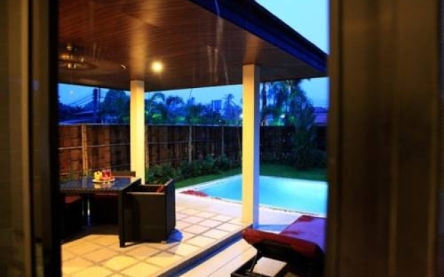 Phuket Pool Residence