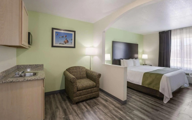 Quality Inn & Suites Clayton, NM