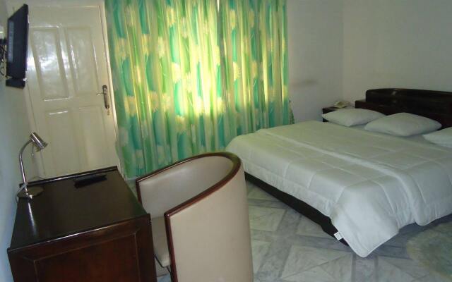 Wadoma Royale Hotel