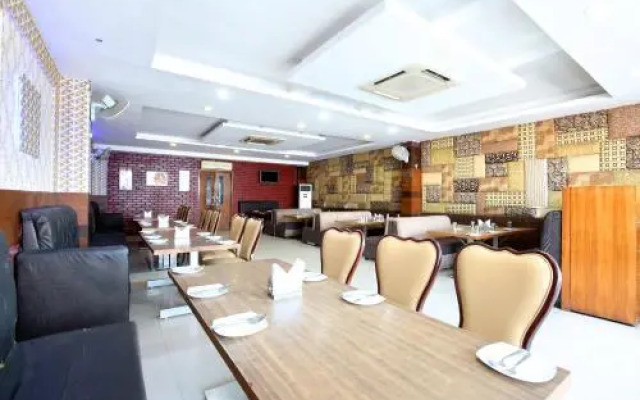 Hotel Lemon And Chilli By OYO Rooms