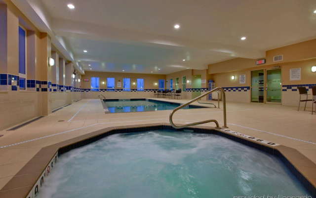 Holiday Inn Express and Suites Kincardine
