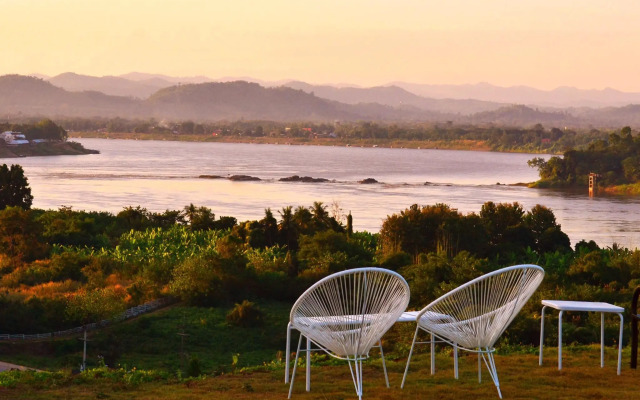 Chiangkhan River Green Hill