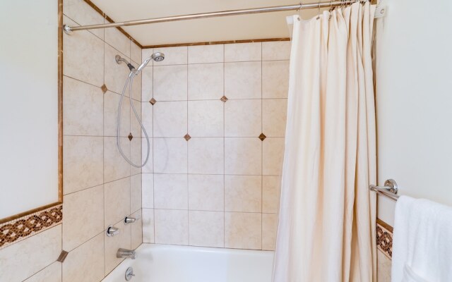 Redmond Vacation Rental ~ 16 Mi to Seattle!