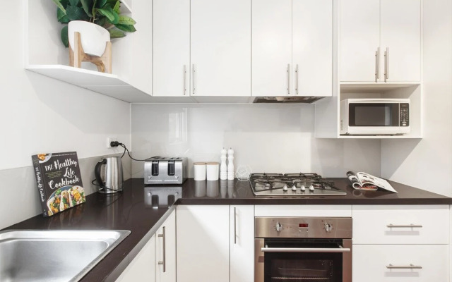 Balcony Retreat with 50in TV Netflix