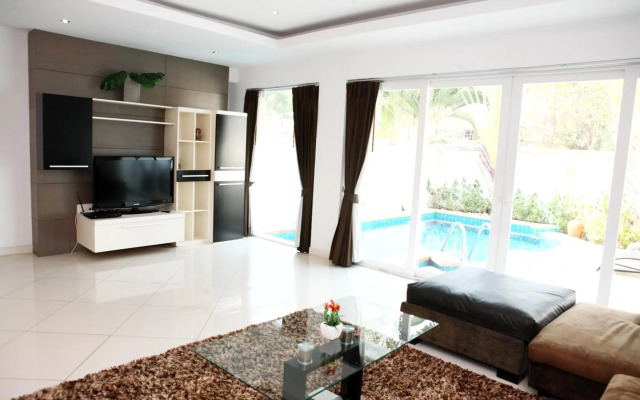 Hidden Palm Pool Villas