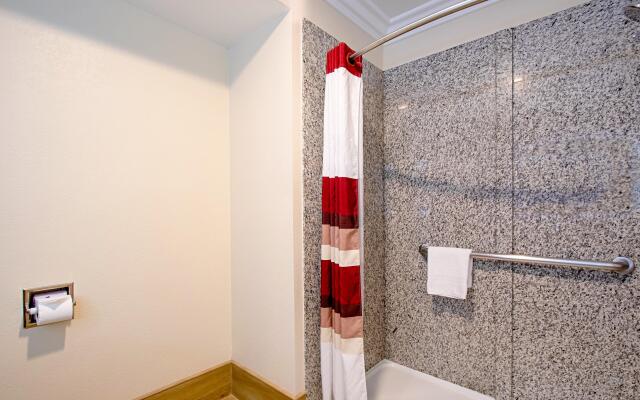 Red Roof Inn & Suites Monterey