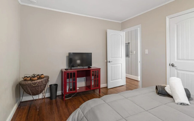 2 bedroom, Mockingbird Lane