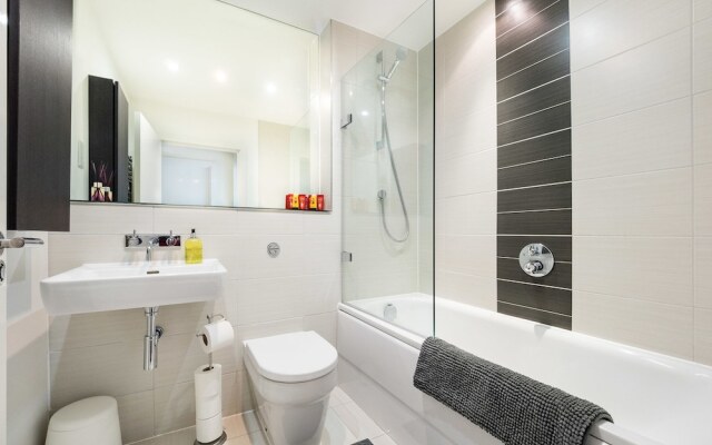 Deluxe Kennet Island Apartment