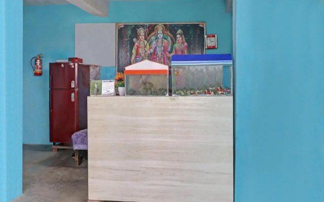 Spot On 76527 Desh Premi Guest House