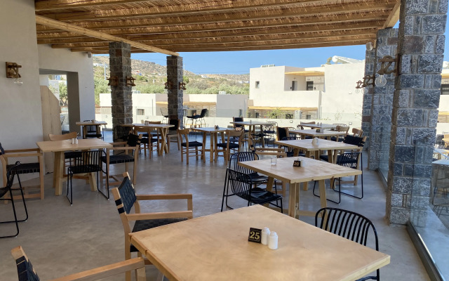 Helios Beach Hotel & Bungalows
