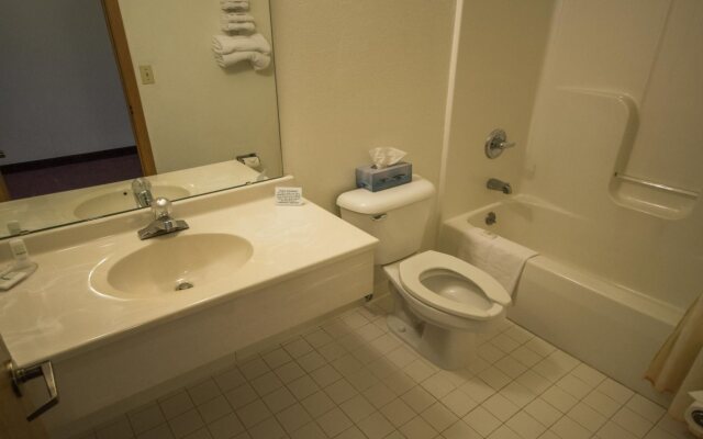 Voyageur Inn and Conference Center