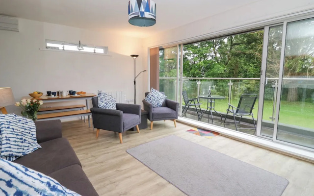 17 Coedrath Park