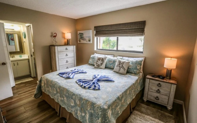 Estero Yacht & Racquet 310