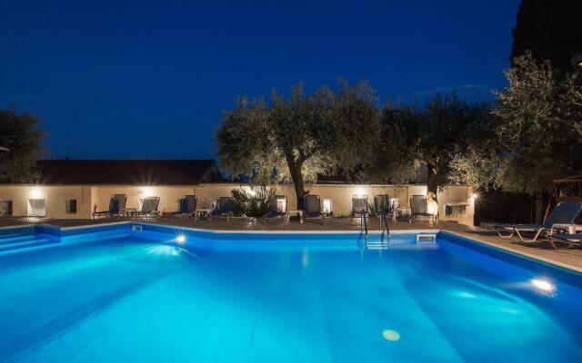 Olive Grove Poolside Apartments