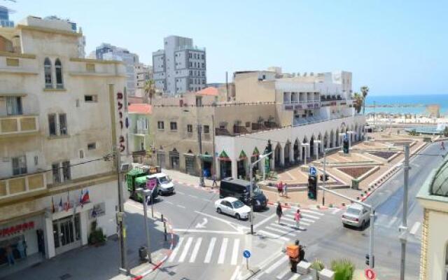 Beachfront 52 by Tlv 2 Rent