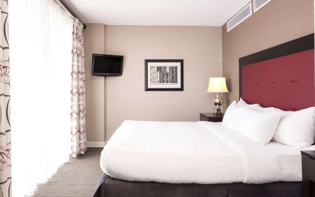 DoubleTree by Hilton Raleigh Brownstone University
