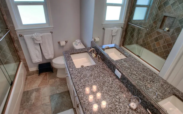 Whispering Whale Retreat Apartment 4