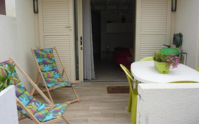 Maisonnette Au Bord De L Etang