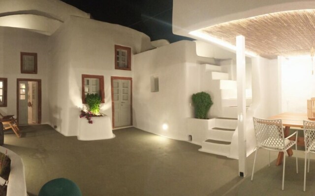 Sisyphus House in Santorini