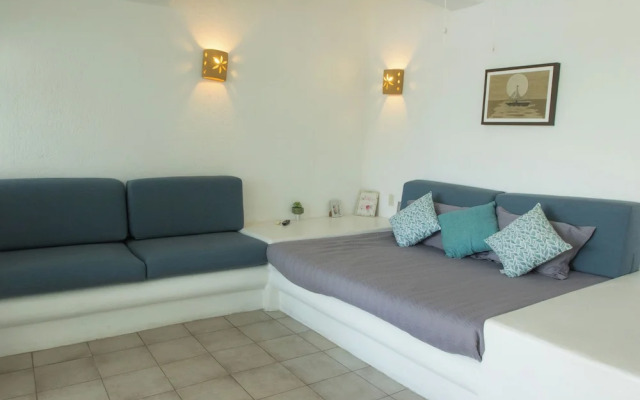 Apt. with Jacuzzi Ixt. Zihuatanejo 3 BR