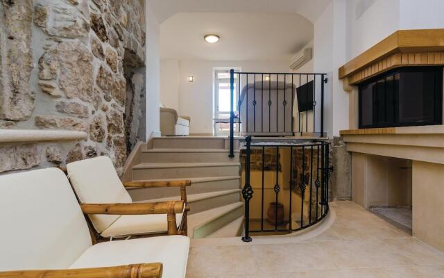 Stunning Home in Lovorno With Wifi and 5 Bedrooms