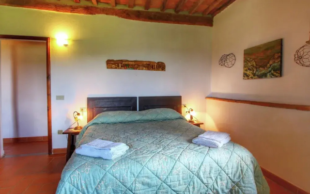 Farmhouse in Val D'orcia Charm