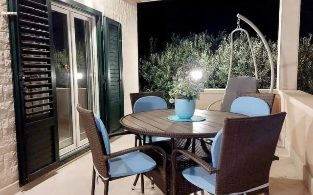 Stunning Home in Postira With Wifi and 2 Bedrooms