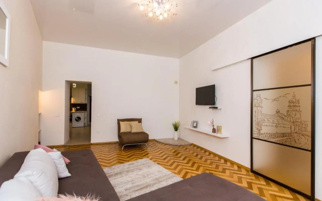 SoVA apartment str Gnatyuka 18