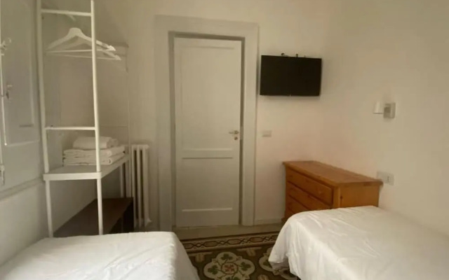 Bari LandLord 242