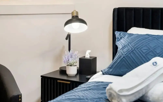 Luxury 2BR 2BA in Wicker Park