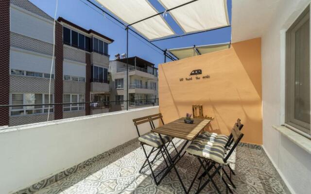 Central Flat With Balcony and Terrace in Muratpasa