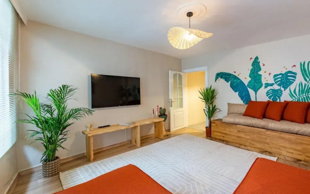 Missafir House With Refreshing Garden in Besiktas