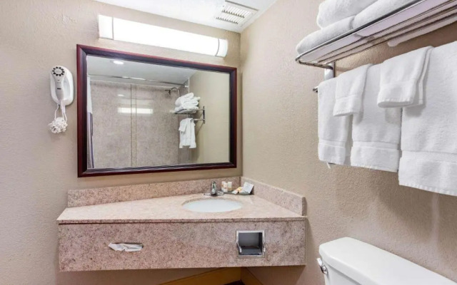 La Quinta Inn & Suites by Wyndham Indianapolis South