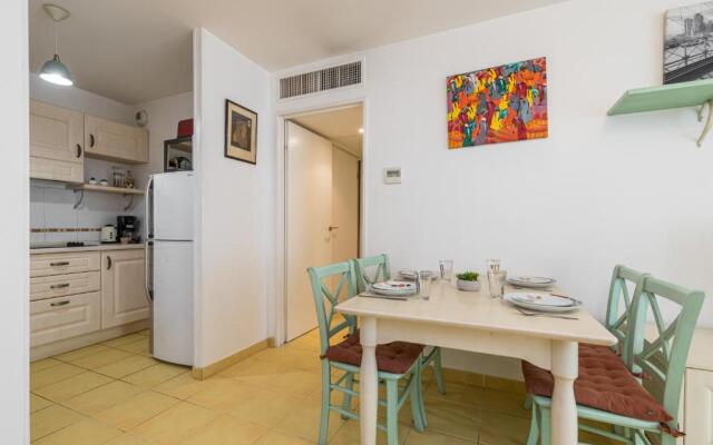 Nice 1 Bedroom downtown Carré d'Or with garage