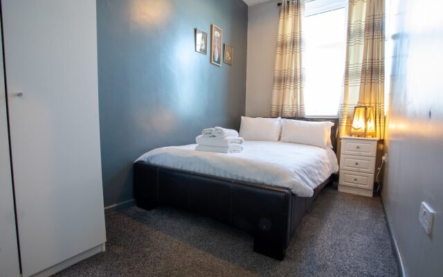 Old Barrington Arms Apartments