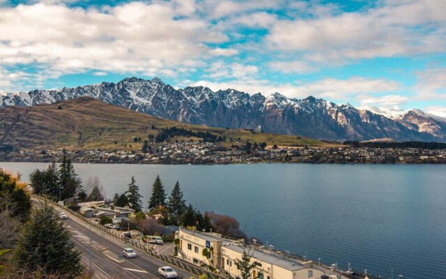 Earnslaw Villa with Lake View